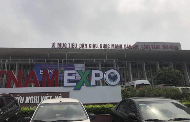 湖南尊龙人生就是博首页旅行河内国际商业展  耐磨陶瓷产品拓展越南市场