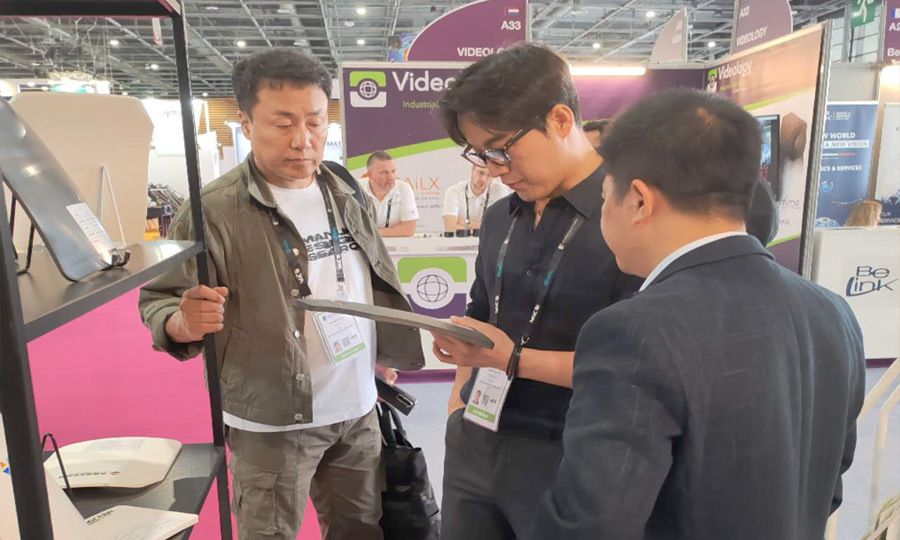 湖南尊龙人生就是博首页携最新防弹产品亮相法国欧洲国际防务展